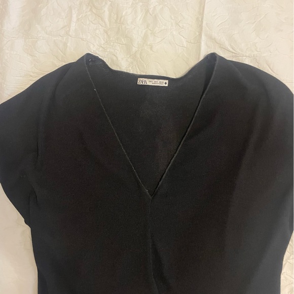 Zara Black V Neck T-Shirt - Picture 3 of 3